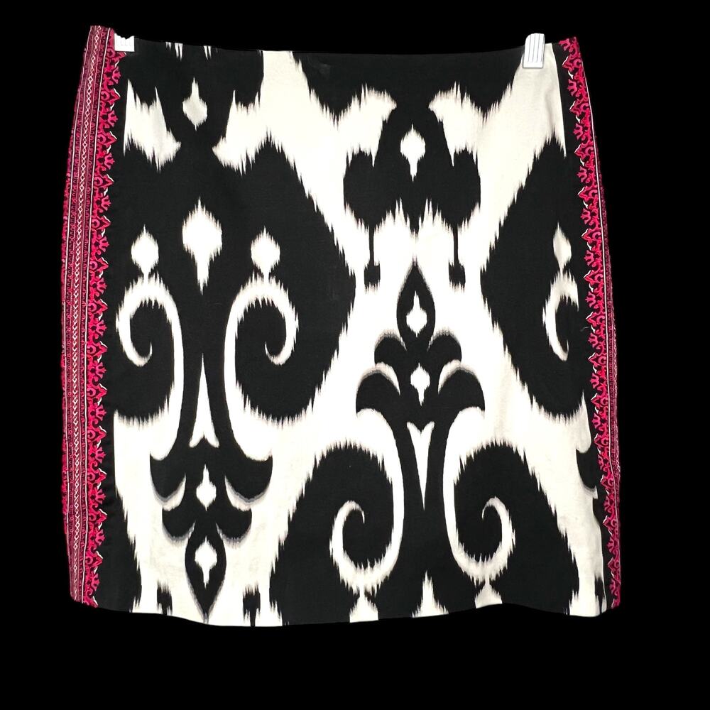 White House Black Market Black, White & Pink Trim Ikat Mini Skirt